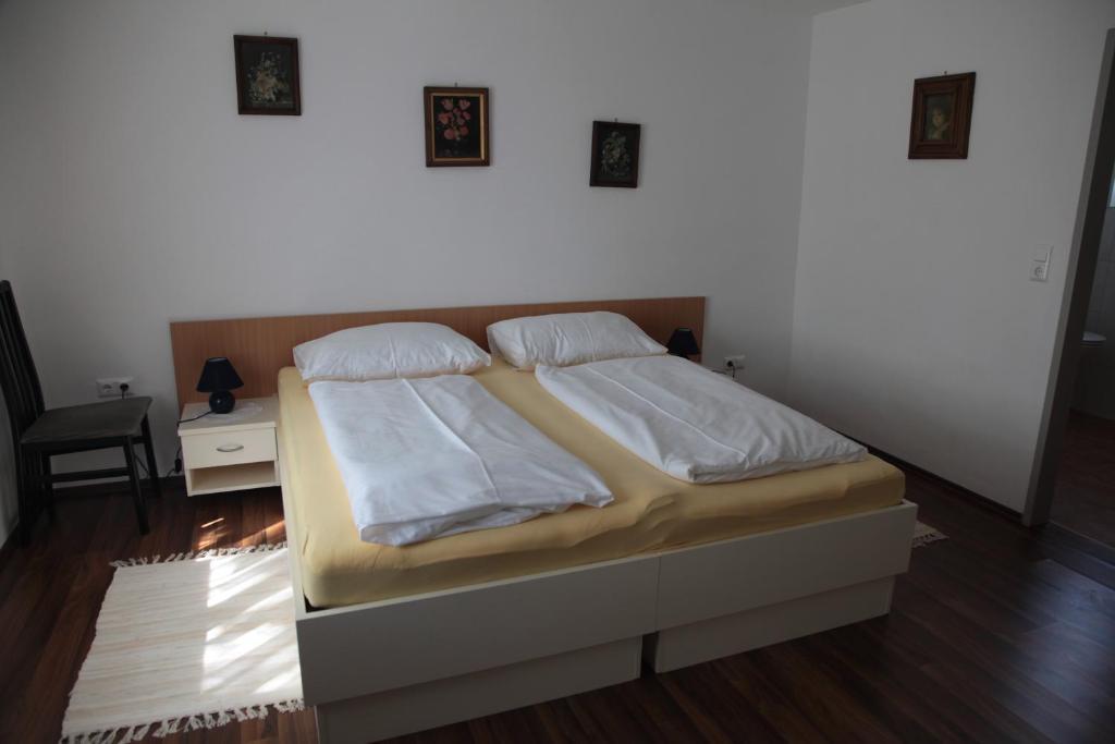 Pension Casa Topolino Vídeňské Nové Město Pokoj fotografie